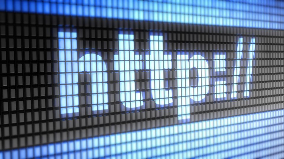 Zobrazenie textu 'http://' na digitálnom displeji, symbolizujúce internetovú komunikáciu.