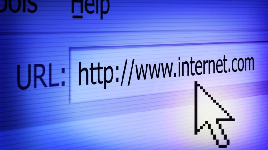 Zobrazenie URL adresy s kurzorom myši na modrom pozadí.