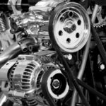 Detailný pohľad na Wankelov motor s rotačným rotorom a mechanickými súčiastkami.