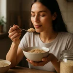 Žena vychutnáva quinoa ako zdravú superpotravinu